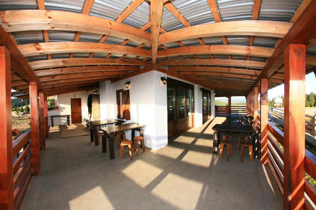 Pensiunea Muntele Alb Horezu Ngoại thất bức ảnh